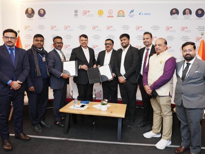 दावोस, स्वित्झर्लंड | महाराष्ट्र पॅव्हेलियन  गुंतवणूक करारावर स्वाक्षरी