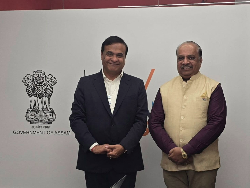 दावोस (स्वित्झर्लंड)   India Pavilion  आसामचे मुख्यमंत्री हेमंत विश्व शर्मा यांचे ललित गांधी यांना आसाम भेटीसाठी विशेष निमंत्रण