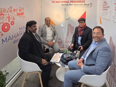 माझे परमस्नेही मित्र व मार्गदर्शक, पद्मश्री डॉ. मिलिंद कांबळे (चेअरमन – DICCI, IIM जम्मू, NIIT श्रीनगर) यांच्या समवेत दावोस येथील भारत पॅव्हिलियनला भेट देण्याचा मान मिळाला.