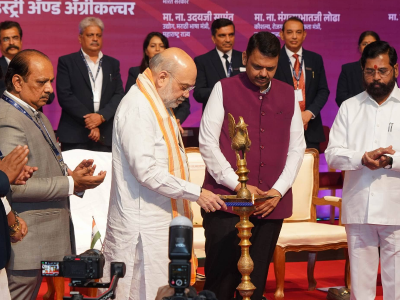 Lighting of the lamp by Shri. Amit Shah