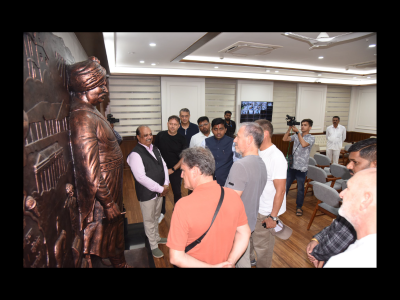 महाराष्ट्र चेंबर आणि जिल्हा प्रशासन व इटालियन ब्रँड प्राडा