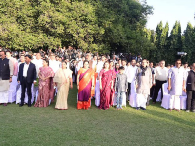 महाराष्ट्र सरकार च्या मंत्री मंडळाचा शपथ ग्रहण समारोह नागपूर येथे संप्पन झाला.